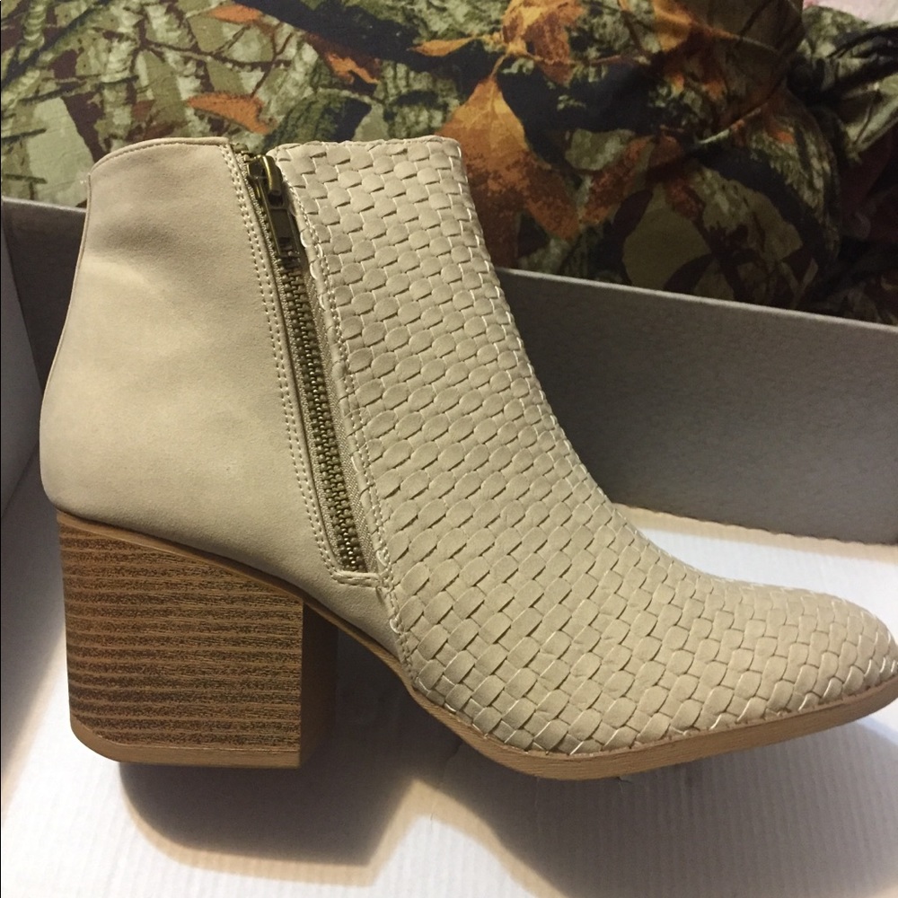 Maurice’s size 10 boots NIB